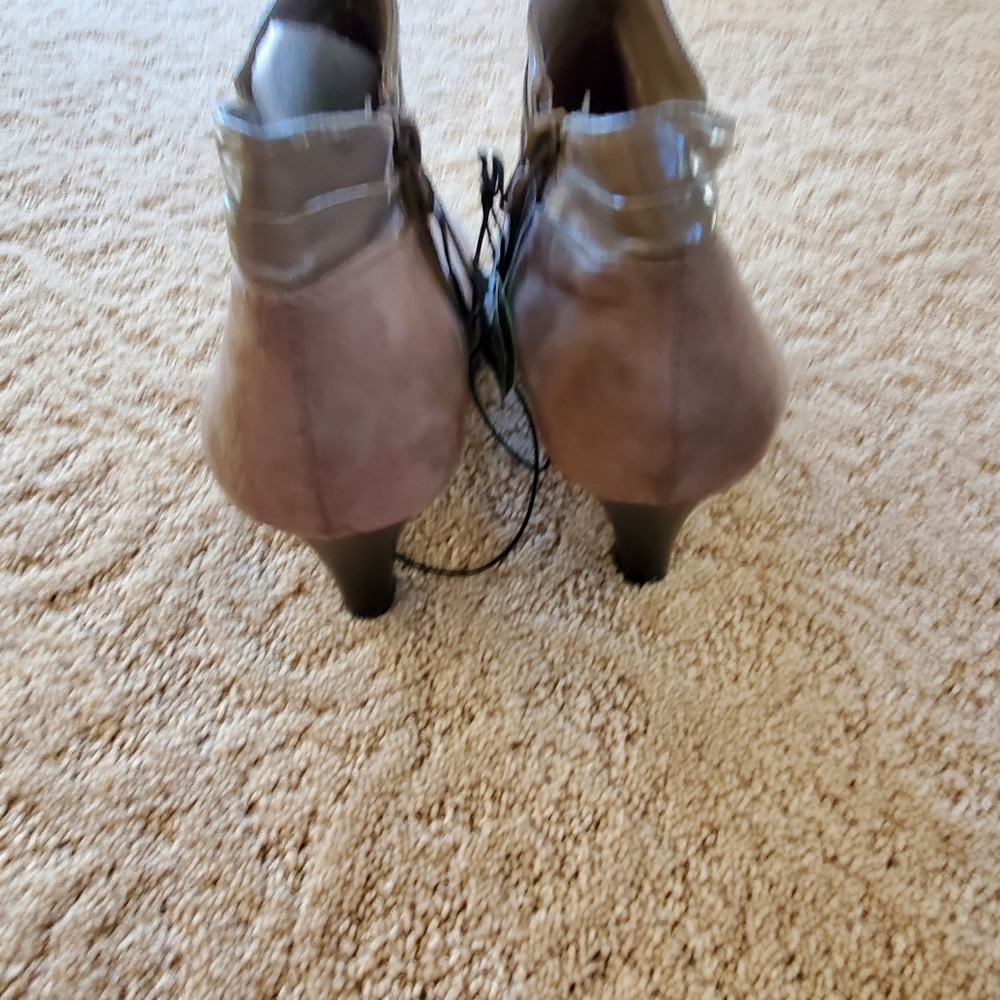 BOOTS - Picture 5 of 7